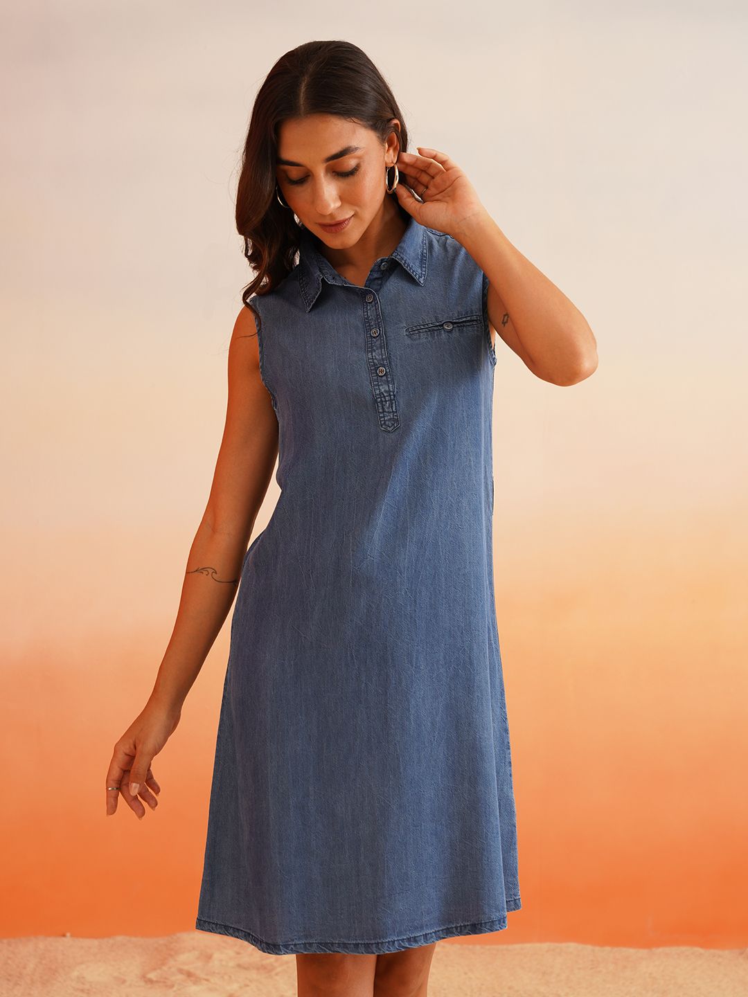 Classic Knee-Length Denim Dress with Shirt Collar